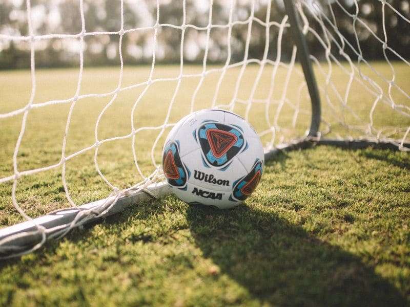 サッカーボールとサッカーゴール